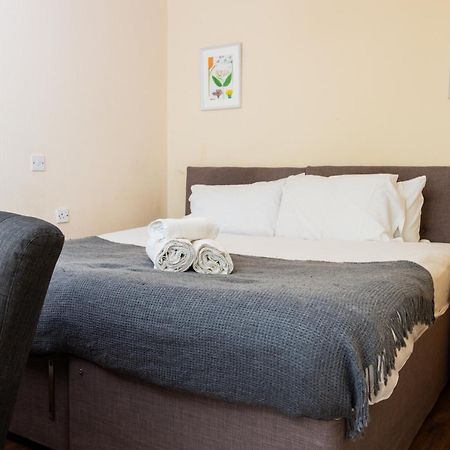 Studio In Stretford With Great Transport Links Apartamento Manchester Exterior foto