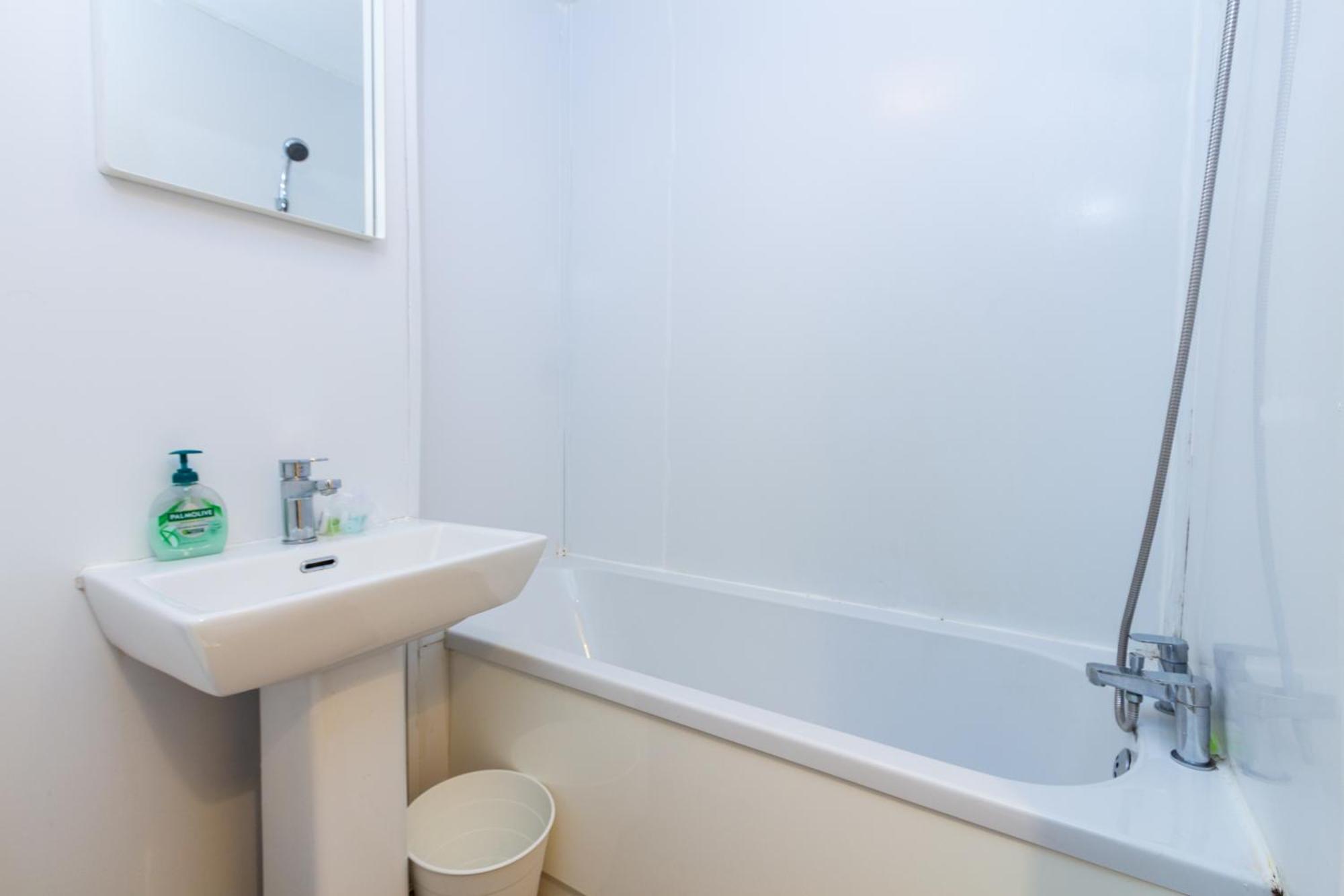 Studio In Stretford With Great Transport Links Apartamento Manchester Exterior foto